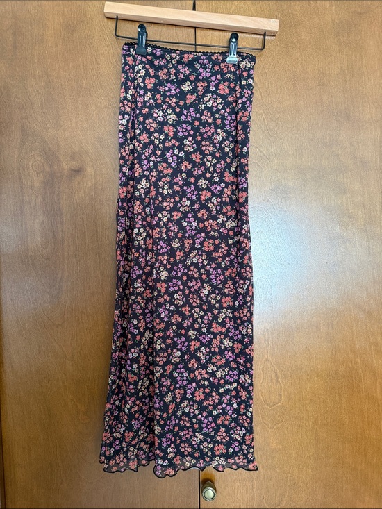 Topshop Dresses & Skirts - Topshop Floral Midi Skirt